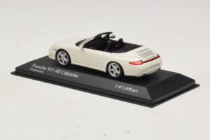Porsche 911 997 Carrera 4S Kabriolet Biely Minichamps 1:43 400066431 Kov – obrázok 3 z 4