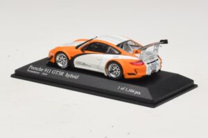 Porsche 911 997 GT3 R Hybrid Presentation 2010 Minichamps 1:43 410108900 Kov – obrázok 3 z 4