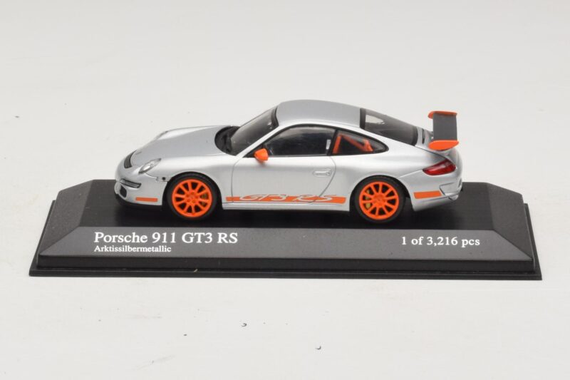 Porsche 911 997 GT3 RS Strieborný Minichamps 1:43 400066000 Kov