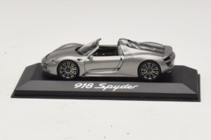 Porsche 918 Spyder Šedá Metalíza Minichamps 1:43 WAP0201000E Kov