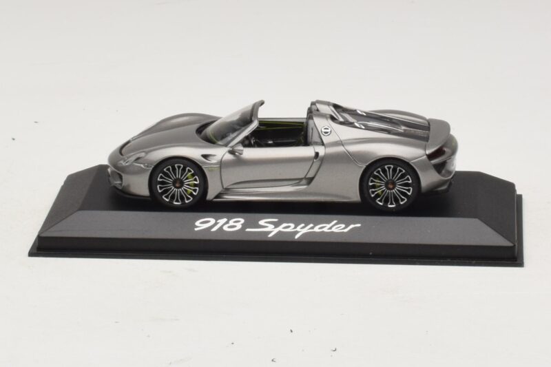Porsche 918 Spyder Šedá Metalíza Minichamps 1:43 WAP0201000E Kov