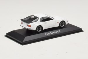 Porsche 924 GT Biely Maxichamps 1:43 940066121 Kov – obrázok 2 z 4