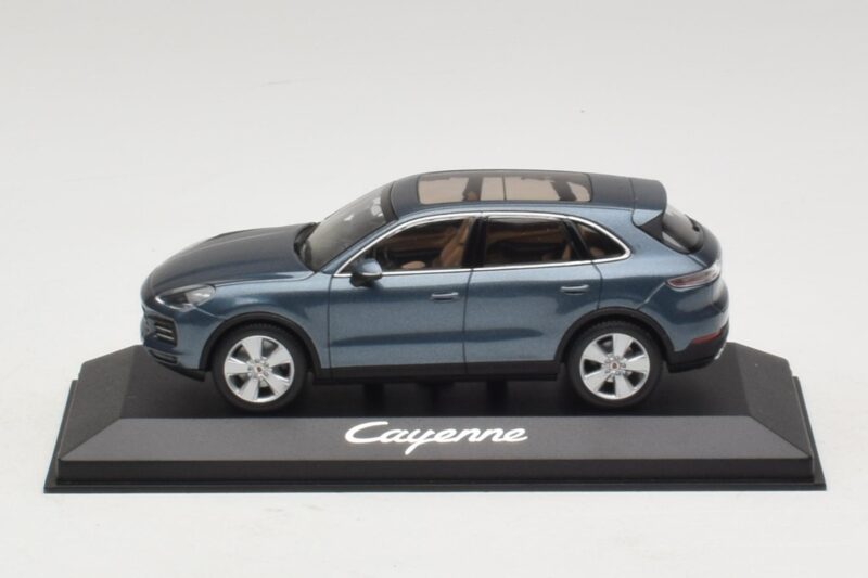Porsche Cayenne E3 Blue Metallic Minichamps 1:43 Porsche Cayenne E3 Blue Metallic Minichamps 1:43 WAP0203110J Kov