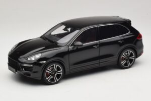 Porsche Cayenne Turbo S 92A Čierna Metalíza Minichamps 1:18 110062100 Kov