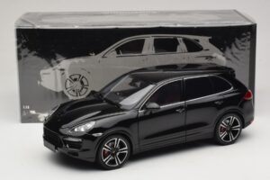 Porsche Cayenne Turbo S 92A Čierna Metalíza Minichamps 1:18 110062100 Kov – obrázok 8 z 8