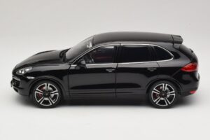 Porsche Cayenne Turbo S 92A Čierna Metalíza Minichamps 1:18 110062100 Kov – obrázok 4 z 8