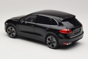 Porsche Cayenne Turbo S 92A Čierna Metalíza Minichamps 1:18 110062100 Kov – obrázok 7 z 8