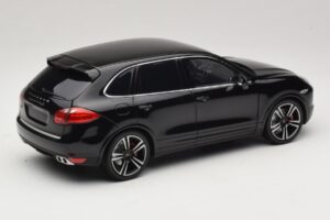 Porsche Cayenne Turbo S 92A Čierna Metalíza Minichamps 1:18 110062100 Kov – obrázok 3 z 8
