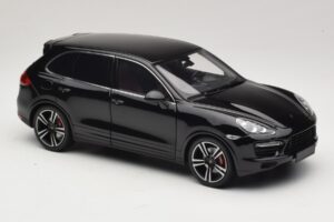 Porsche Cayenne Turbo S 92A Čierna Metalíza Minichamps 1:18 110062100 Kov – obrázok 6 z 8
