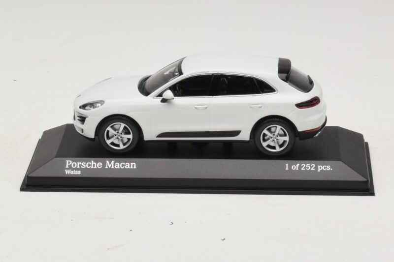 Porsche Macan 95B Biely Minichamps 1:43 410062601 Kov