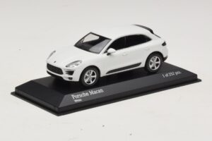Porsche Macan 95B Biely Minichamps 1:43 410062601 Kov – obrázok 2 z 4