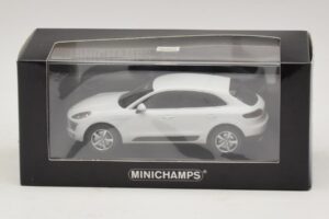 Porsche Macan 95B Biely Minichamps 1:43 410062601 Kov – obrázok 4 z 4