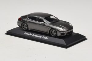 Porsche Panamera 970 Turbo Šedá Metalíza Maxichamps 1:43 940062371 Kov – obrázok 3 z 4