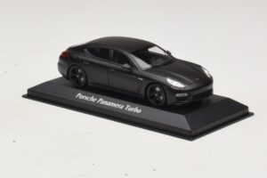 Porsche Panamera 970 Turbo Matná Čierna Maxichamps 1:43 940062370 Kov – obrázok 3 z 4