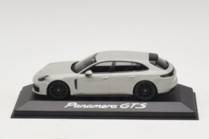 Porsche Panamera GTS 971 Chalk Grey Minichamps 1:43 WAP0207640J Kov