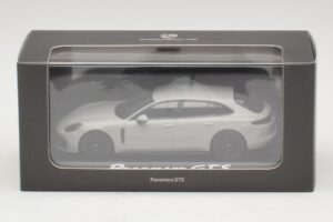 Porsche Panamera GTS 971 Chalk Grey Minichamps 1:43 WAP0207640J Kov – obrázok 4 z 4
