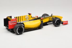 Renault R30 Showcar #11 R. Kubica F1 2010 Minichamps 1:18 150100081 Kov – obrázok 2 z 6