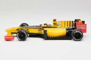 Renault R30 Showcar #11 R. Kubica F1 2010 Minichamps 1:18 150100081 Kov – obrázok 3 z 6