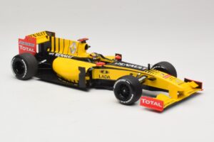 Renault R30 Showcar #11 R. Kubica F1 2010 Minichamps 1:18 150100081 Kov – obrázok 4 z 6