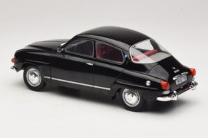 Saab 96 V4 Čierny MCG 1:18 MCG18063 Kov – obrázok 5 z 6