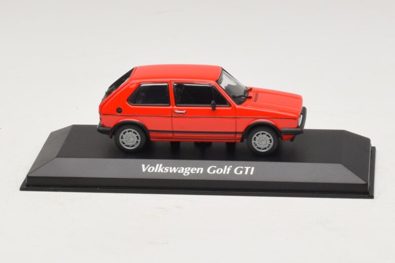 Volkswagen Golf GTI Mk1 Červený Maxichamps 1:43 Volkswagen Golf GTI Mk1 Červený Maxichamps 1:43 940055170 Kov