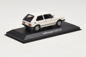 Volkswagen Golf GTI Mk1 Biely Maxichamps 1:43 940055171 Kov – obrázok 2 z 4