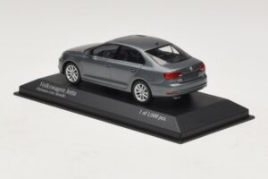 Volkswagen Jetta Mk6 Grey Metallic Minichamps 1:43 400059000 Kov – obrázok 3 z 4