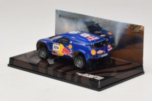Volkswagen Race Touareg Red Bull #204 J. Kleinschmidt / F. Pons Dakar Rally 2005 Minichamps 1:43 436045304 Kov – obrázok 3 z 5