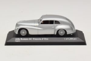 Alfa Romeo 6C 2500 Freccia d'Oro Strieborný Minichamps 1:43 Alfa Romeo 6C 2500 Freccia d'Oro Strieborný Minichamps 1:43 400120480 Kov