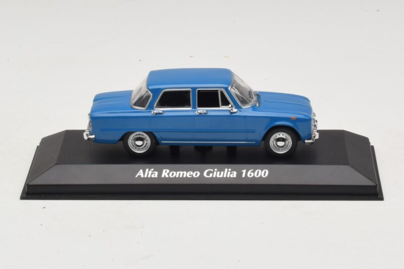 Alfa Romeo Giulia 1600 Modrý Maxichamps 1:43 940120900 Kov