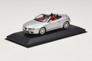 Alfa Romeo Giulia Spider Strieborný Minichamps 1:43 400120731 Kov – obrázok 2 z 5