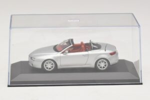 Alfa Romeo Giulia Spider Strieborný Minichamps 1:43 400120731 Kov – obrázok 4 z 5