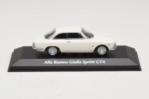 Alfa Romeo Giulia Sprint GTA Biely Maxichamps 1:43 940120441 Kov