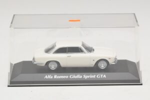 Alfa Romeo Giulia Sprint GTA Biely Maxichamps 1:43 940120441 Kov – obrázok 4 z 5