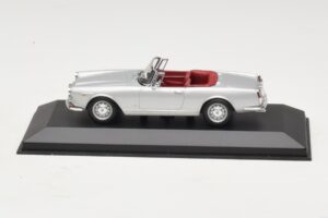 Alfa Romeo Spider 916 3.2 V6 24V Strieborný Minichamps 1:43 Alfa Romeo Spider 916 3.2 V6 24V Strieborný Minichamps 1:43 400120330 Kov