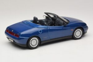Alfa Romeo Spider 916 Modrý Maisto 1:18 31831 Kov – obrázok 3 z 8