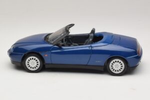 Alfa Romeo Spider 916 Modrý Maisto 1:18 31831 Kov – obrázok 4 z 8