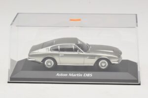 Aston Martin DBS Strieborný Maxichamps 1:43 940137600 Kov – obrázok 4 z 5