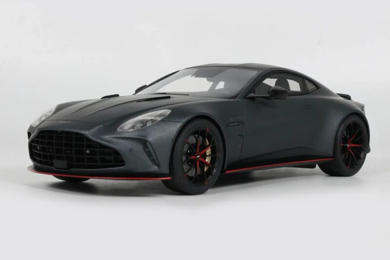 Aston Martin Vantage S Satin Xenon Grey GT Spirit 1:18 Aston Martin Vantage S Satin Xenon Grey GT Spirit 1:18 GT1017 Živica