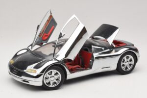 Audi Avus Quattro Chrome Silver Revell 1:18 08830 Kov – obrázok 2 z 8
