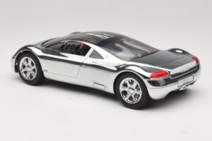 Audi Avus Quattro Chrome Silver Revell 1:18 08830 Kov – obrázok 7 z 8