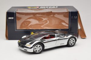 Audi Avus Quattro Chrome Silver Revell 1:18 08830 Kov – obrázok 8 z 8