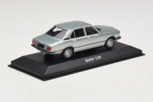 BMW 520 E12 Svetlomodrá Metalíza Maxichamps 1:43 940023002 Diecast – obrázok 2 z 5