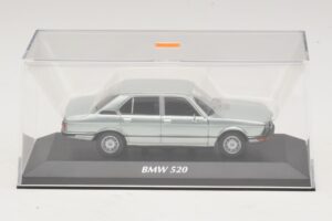 BMW 520 E12 Svetlomodrá Metalíza Maxichamps 1:43 940023002 Diecast – obrázok 4 z 5