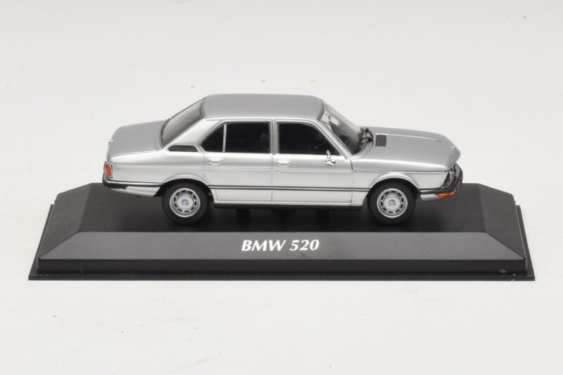 BMW 520 E12 Strieborný Maxichamps 1:43 940023000 Diecast