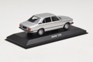 BMW 520 E12 Strieborný Maxichamps 1:43 940023000 Diecast – obrázok 2 z 5