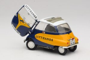 BMW Isetta 250 Lufthansa Revell 1:18 08926 Kov – obrázok 5 z 8