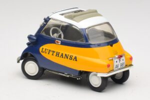 BMW Isetta 250 Lufthansa Revell 1:18 08926 Kov – obrázok 7 z 8