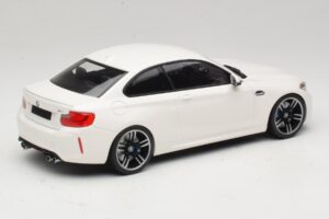 BMW M2 F87 Biely Minichamps 1:18 155026104 Kov – obrázok 2 z 6