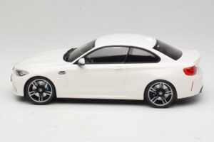 BMW M2 F87 Biely Minichamps 1:18 155026104 Kov – obrázok 3 z 6